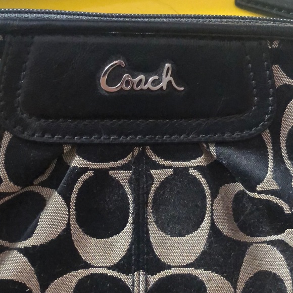 Authentic Coach wristlet - Picture 6 of 6